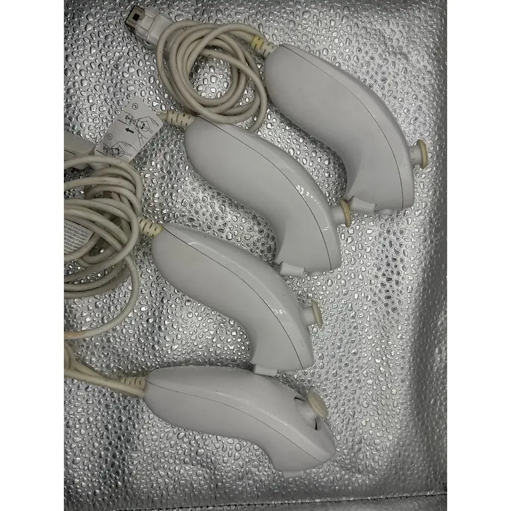 Nintendo OEM White Wiimote With Nunchuck Controller Set Combo RVL-003 Lot of 4 - Picture 5 of 6